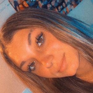 Meet your Posher, Chloe